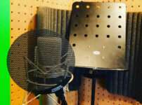録音スタジオのレコーディングブース、ポップガードの交換とリフレクションフィルターの移設