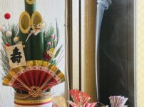 録音スタジオの玄関のお正月飾り付け