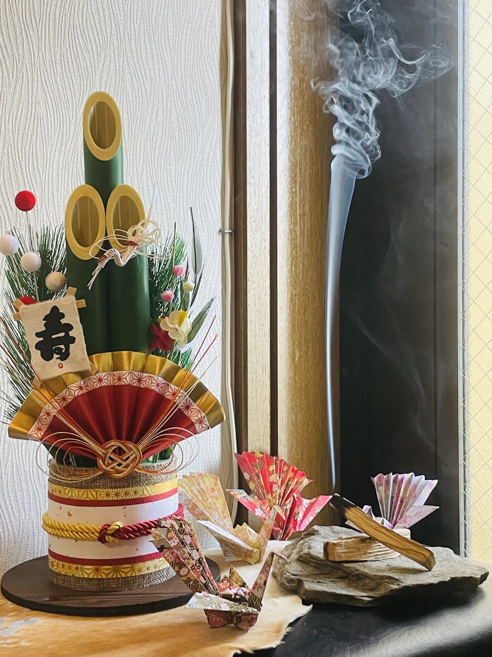 録音スタジオの玄関のお正月飾り付け