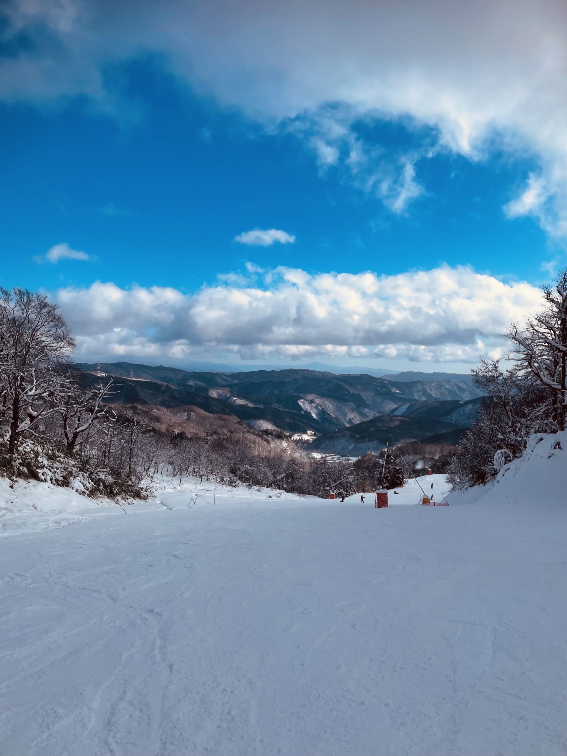 久しぶりのスキーの写真と雪による遅延とキャンセルポリシー